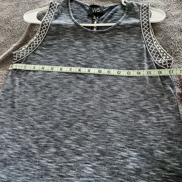 Women’s stylish top - Picture 3 of 4